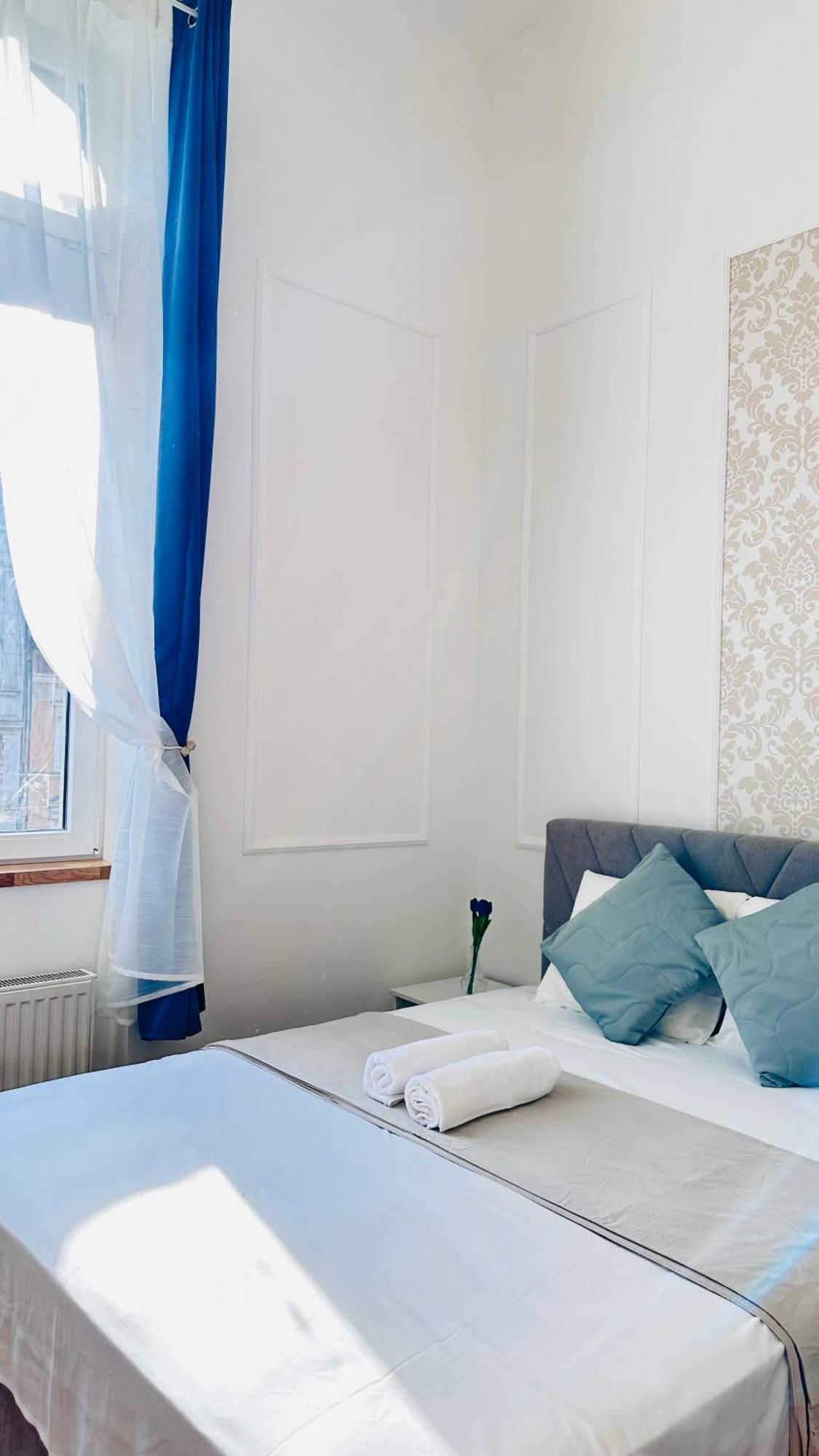 Homestay Jozsef 28 - 5 Mins To New York Cafe *
